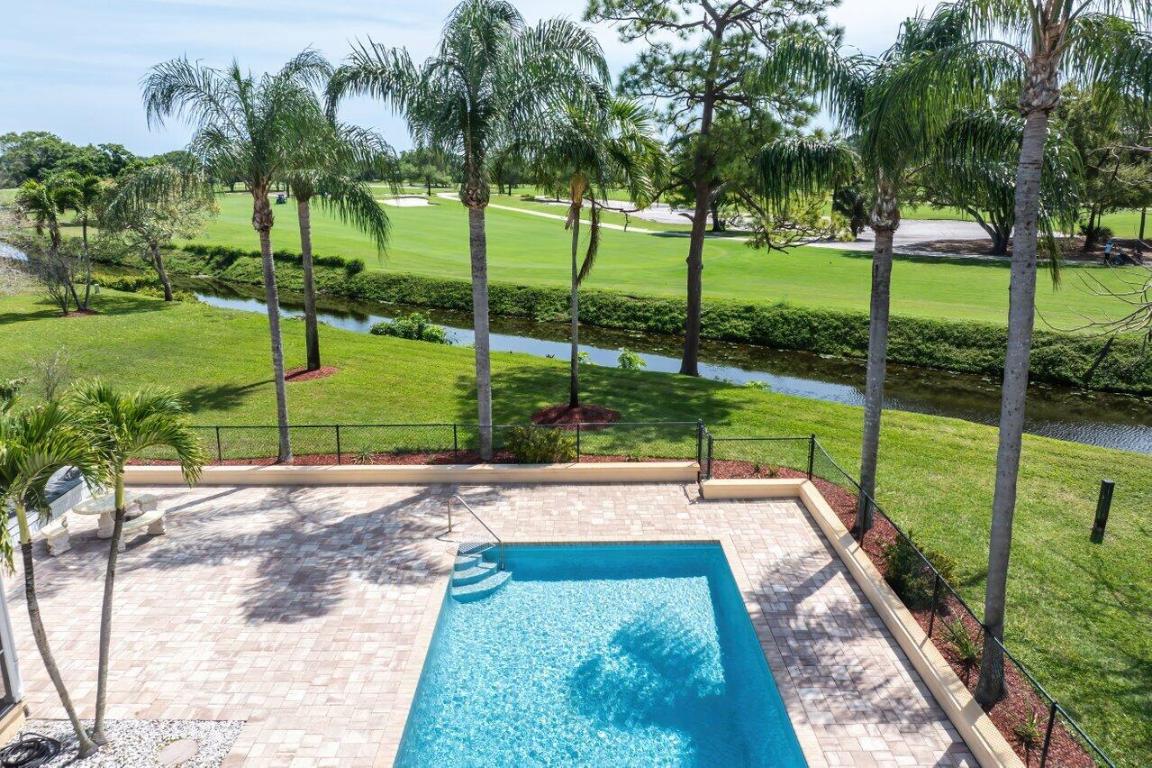 261 N Country Club Drive, Atlantis