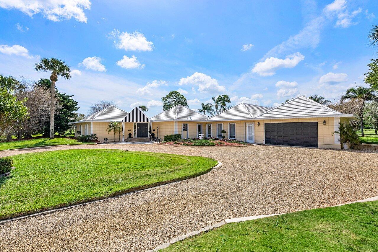 261 N Country Club Drive, Atlantis