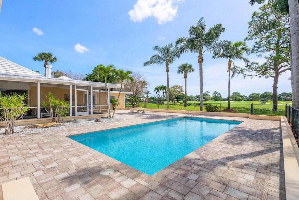 261 N Country Club Drive, Atlantis
