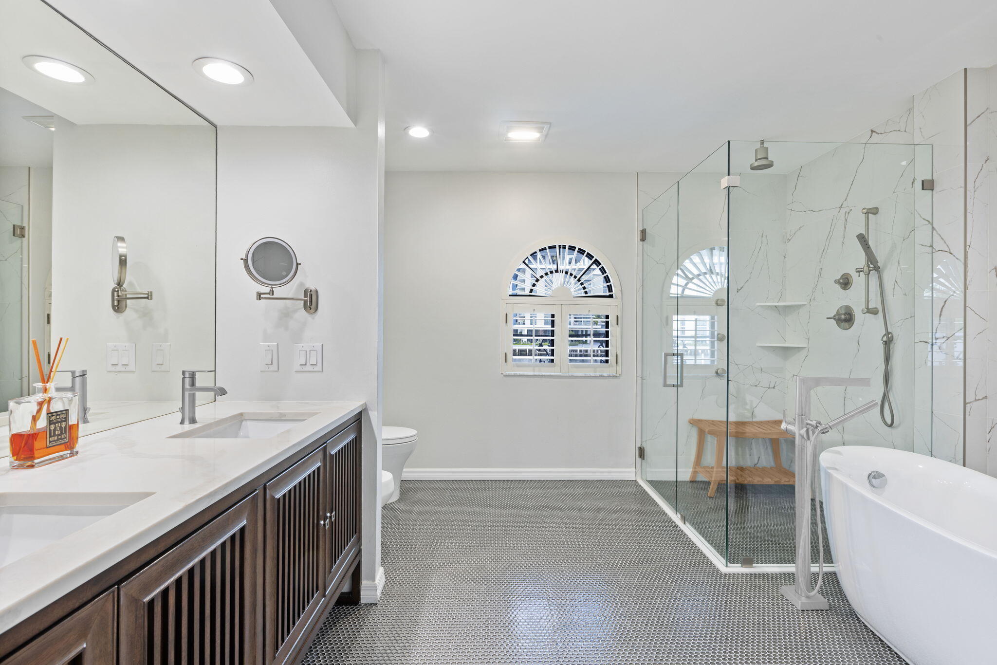 5556 N Ocean Boulevard 6a