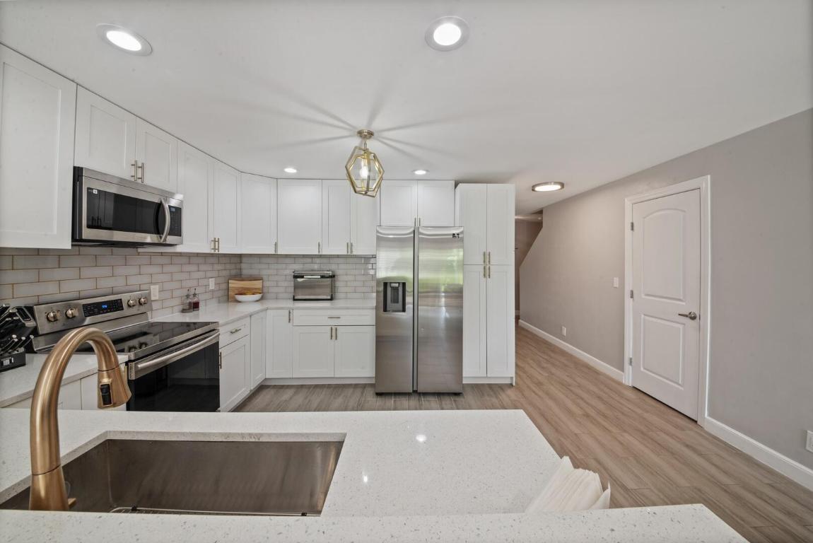 5274 Pine Meadows Road, Lake Worth