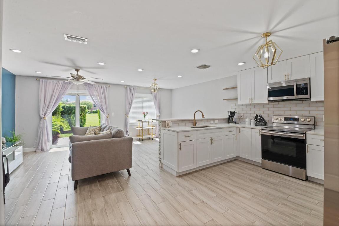 5274 Pine Meadows Road, Lake Worth