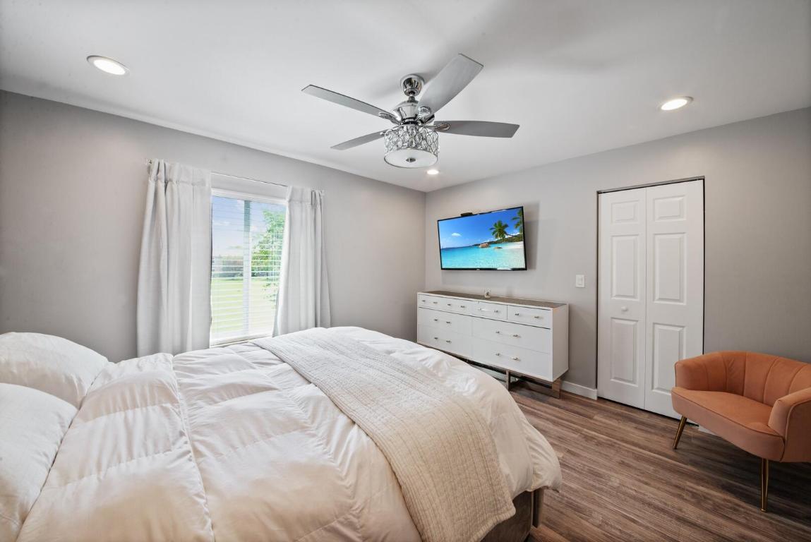 5274 Pine Meadows Road, Lake Worth