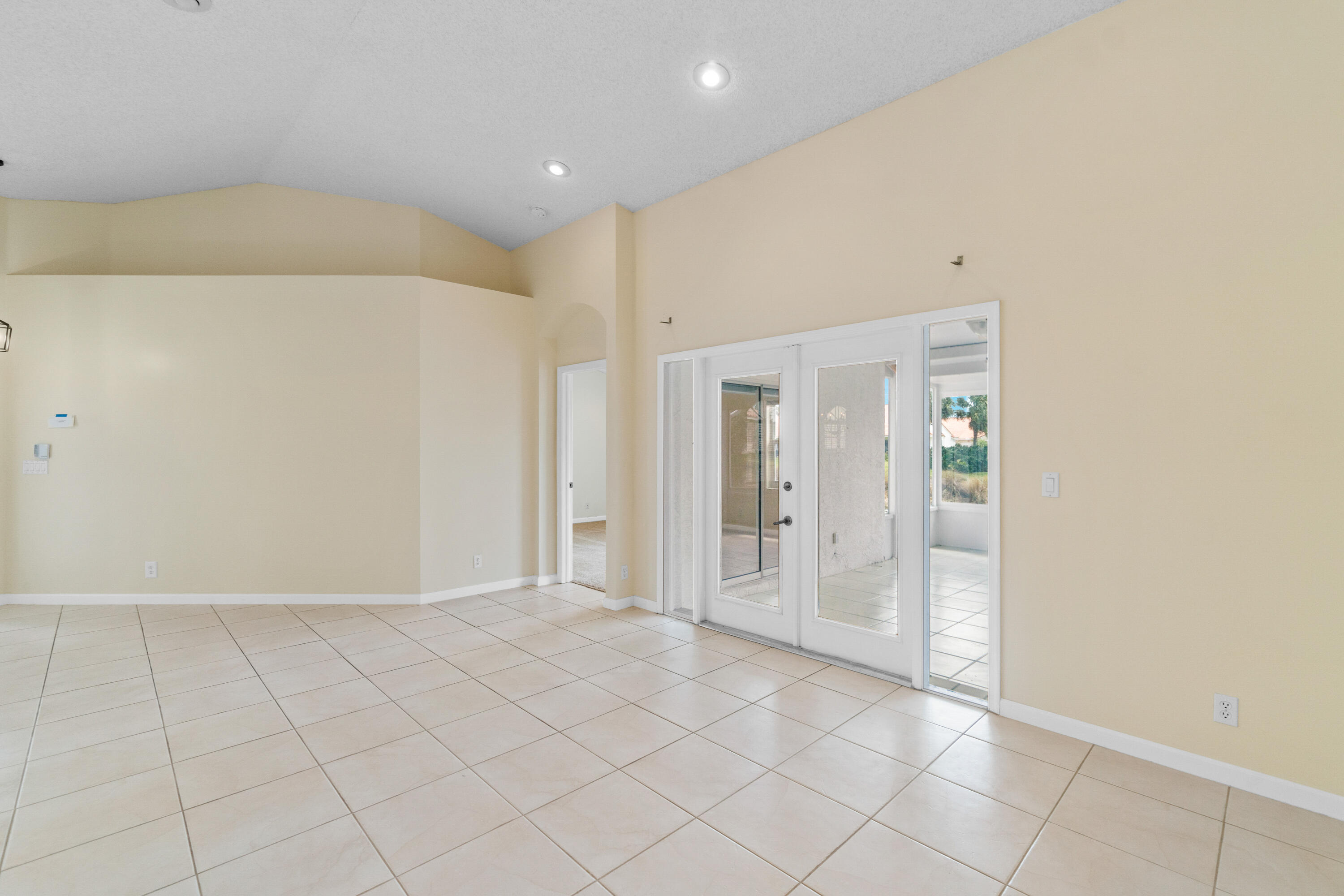 6192 Floral Lakes Drive