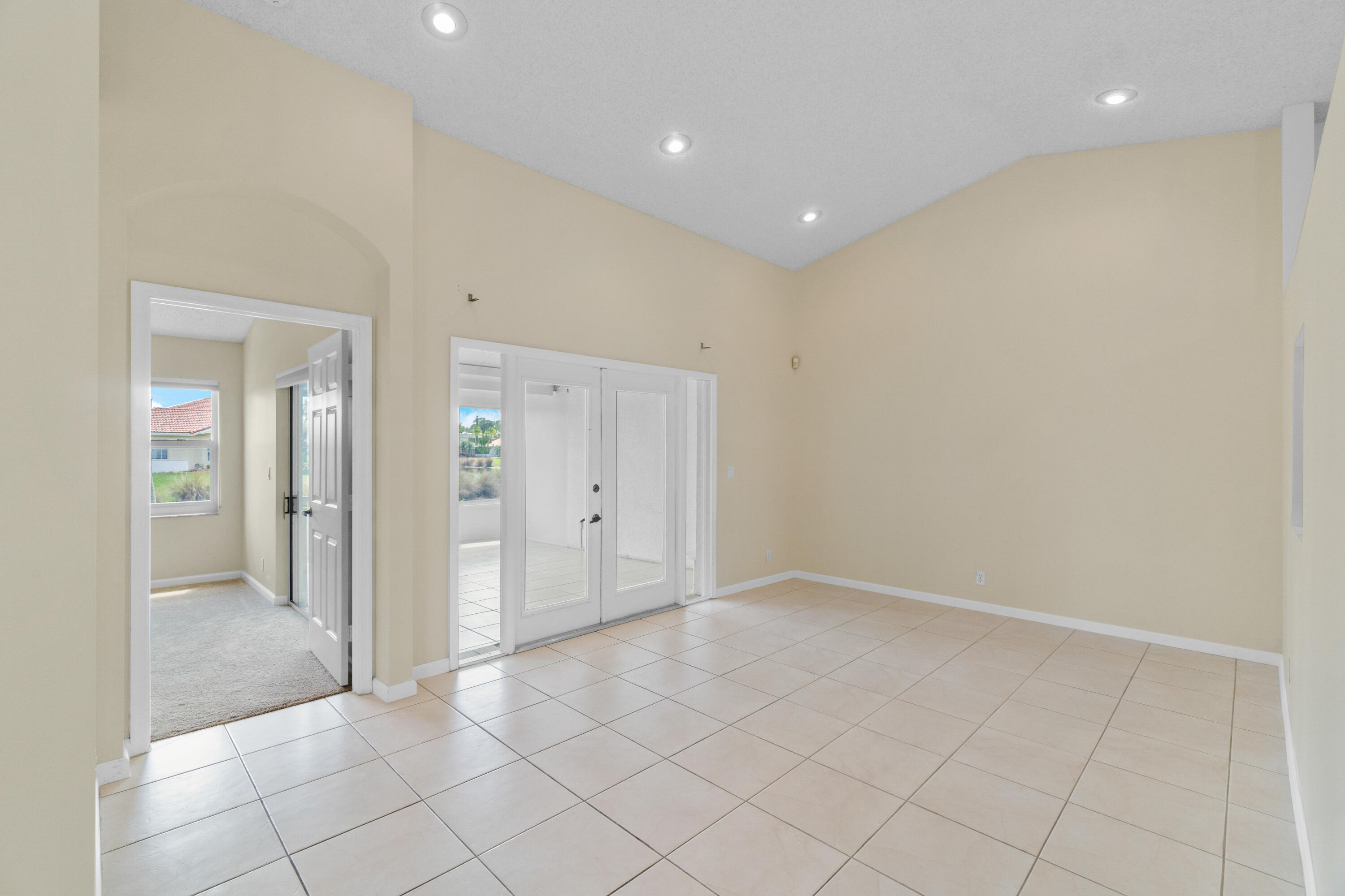 6192 Floral Lakes Drive