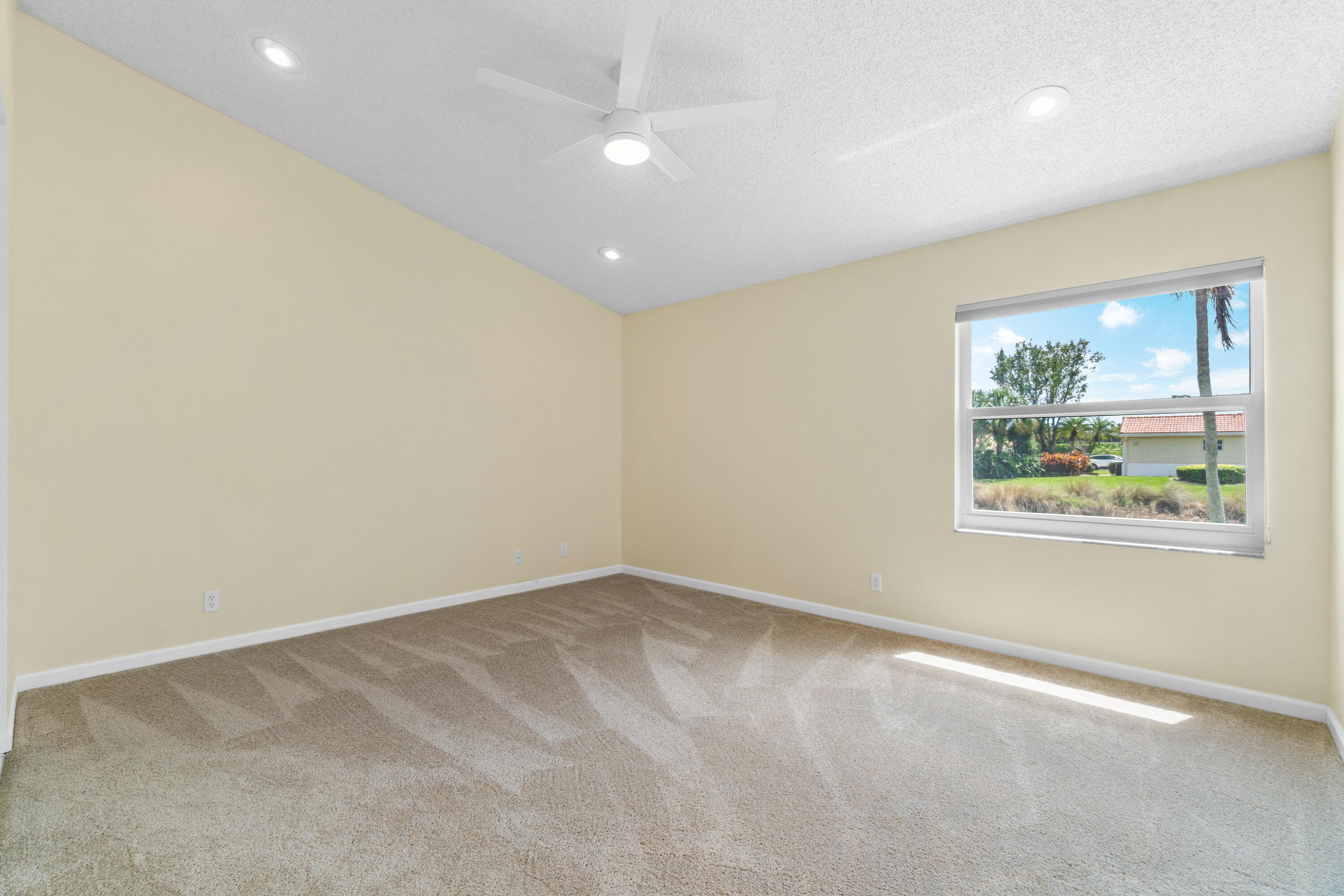 6192 Floral Lakes Drive