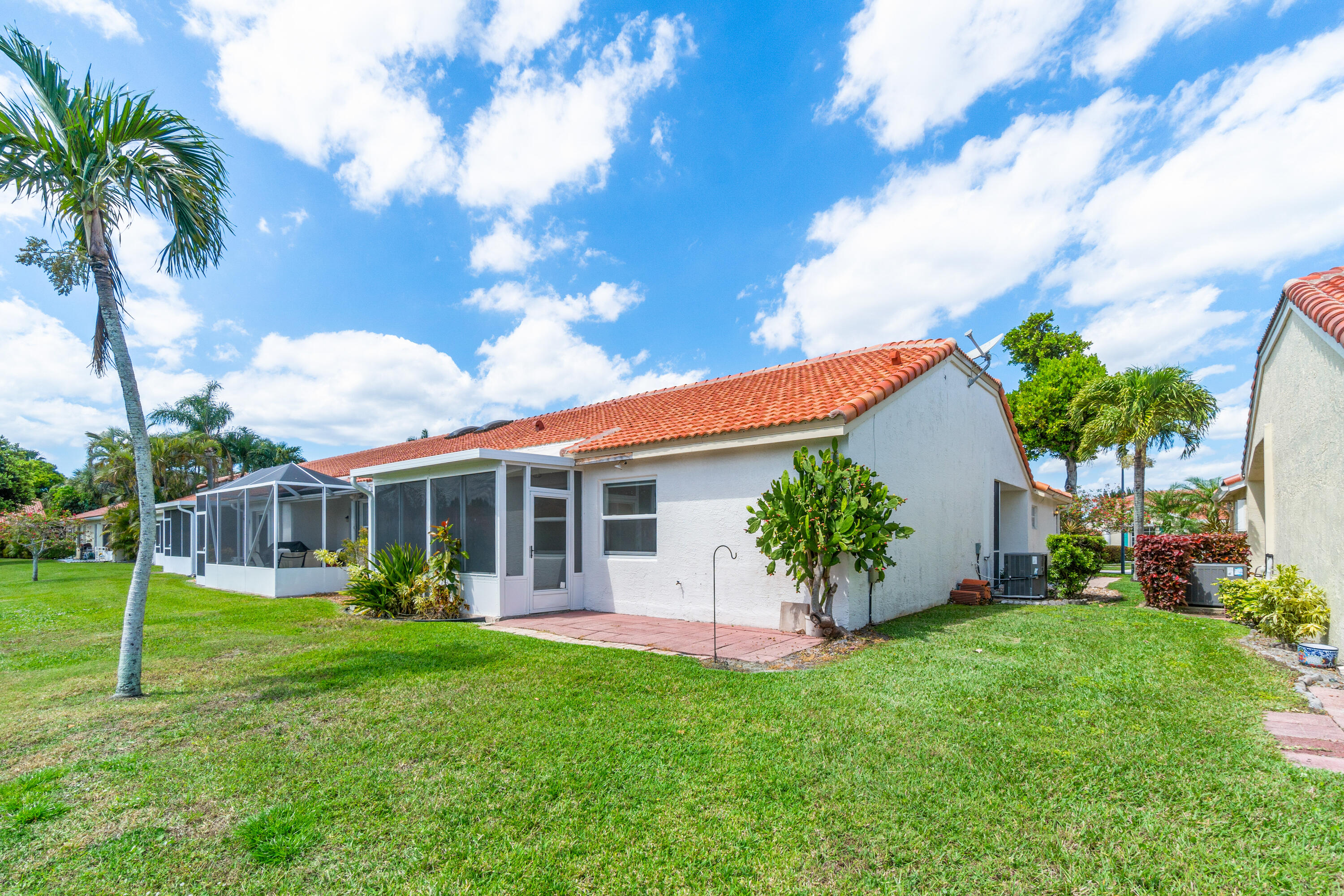 6192 Floral Lakes Drive
