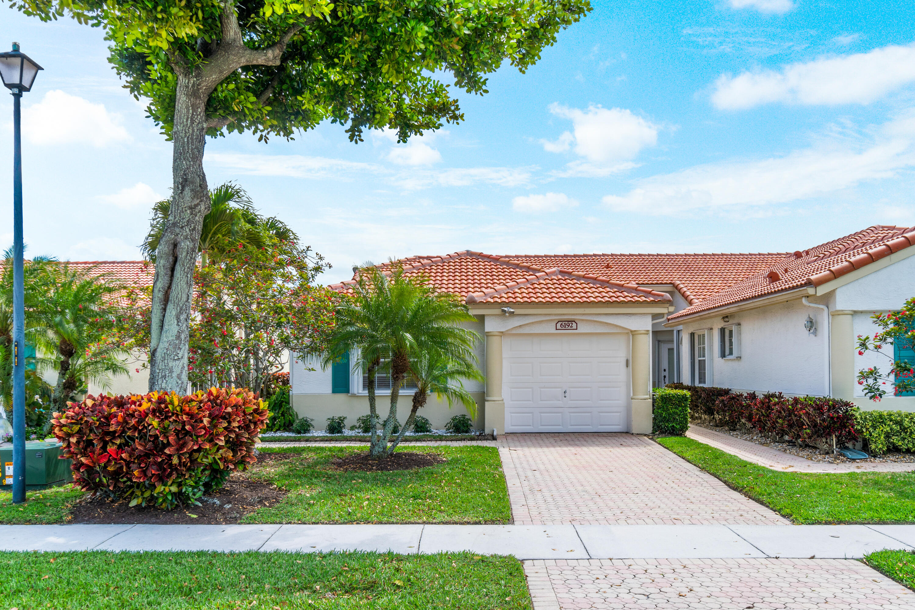 6192 Floral Lakes Drive