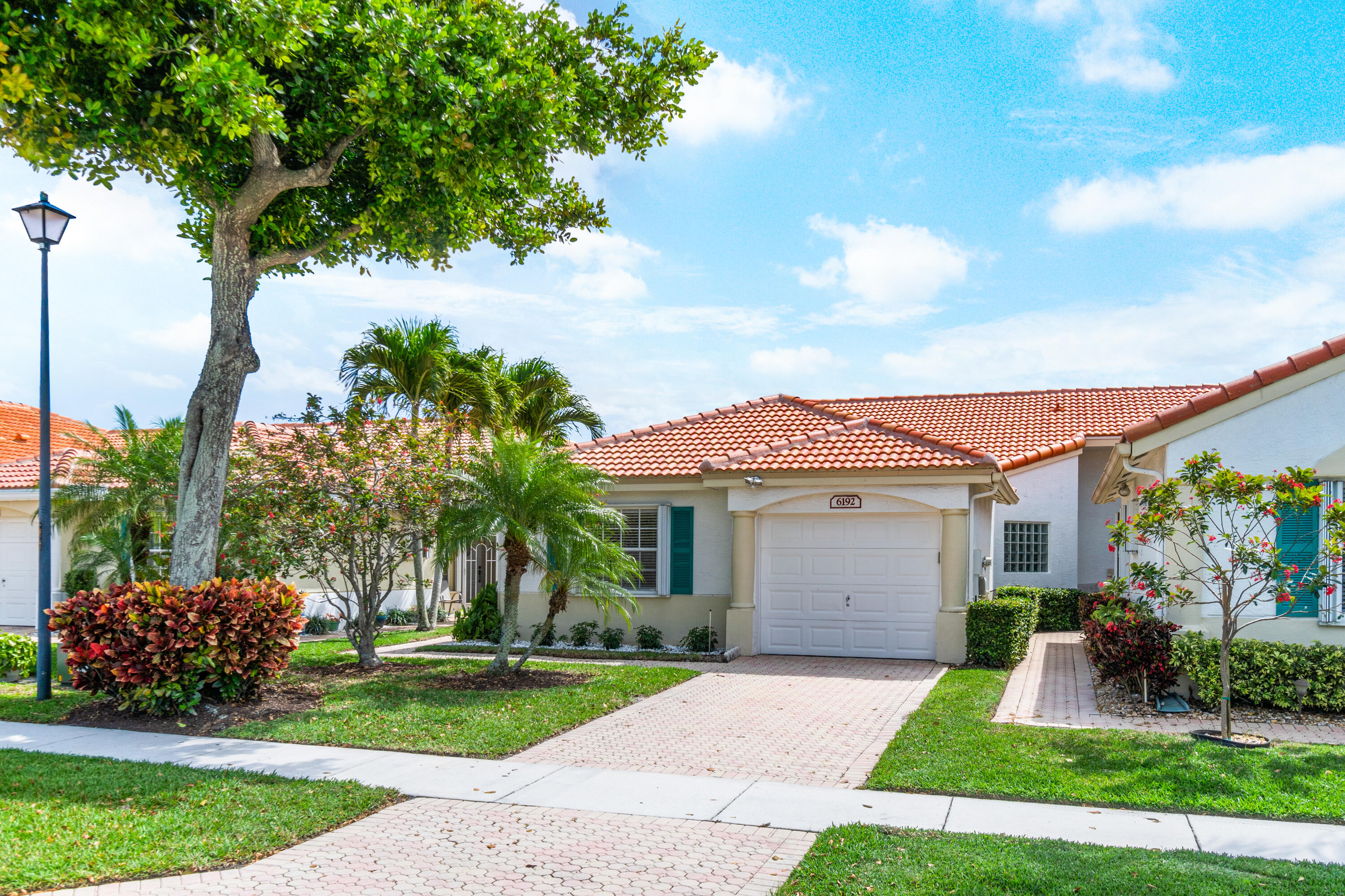 6192 Floral Lakes Drive