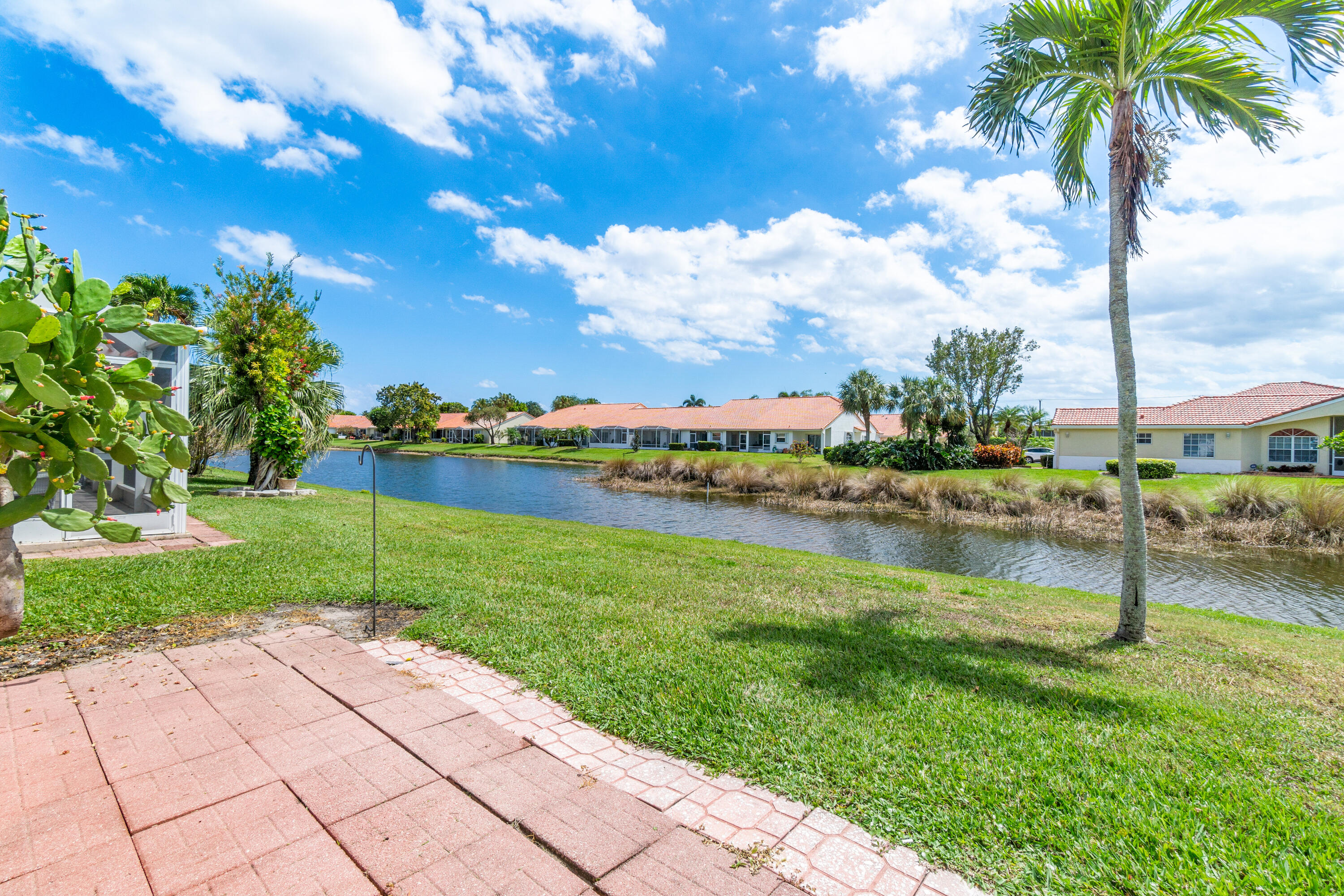 6192 Floral Lakes Drive