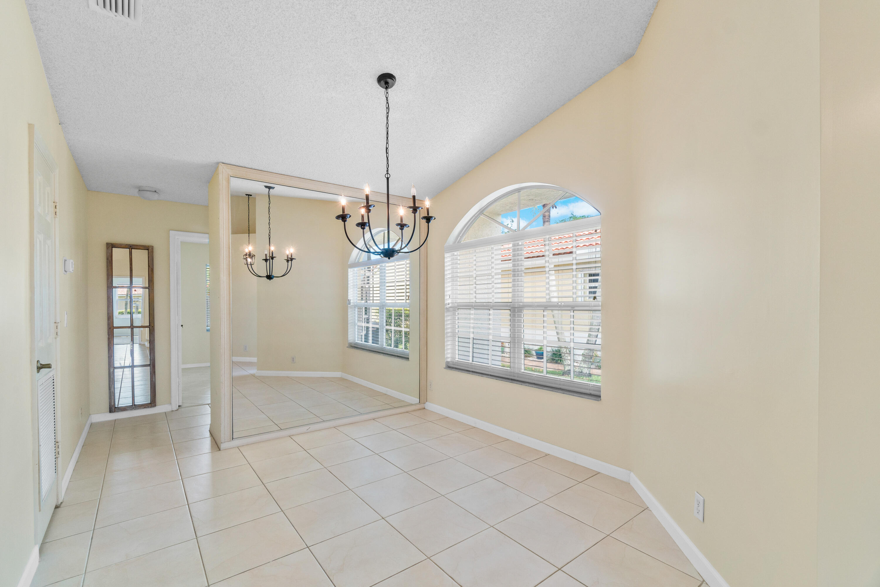 6192 Floral Lakes Drive