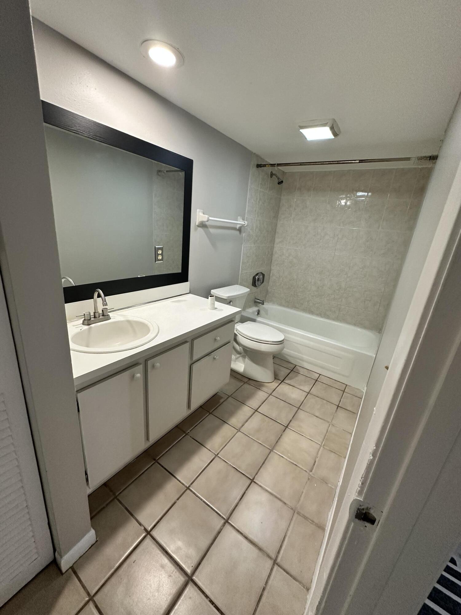 2500 Waterside Drive 1c