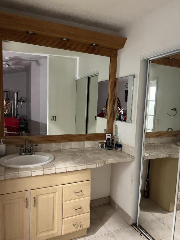 813 E Palm Run Drive, North Lauderdale