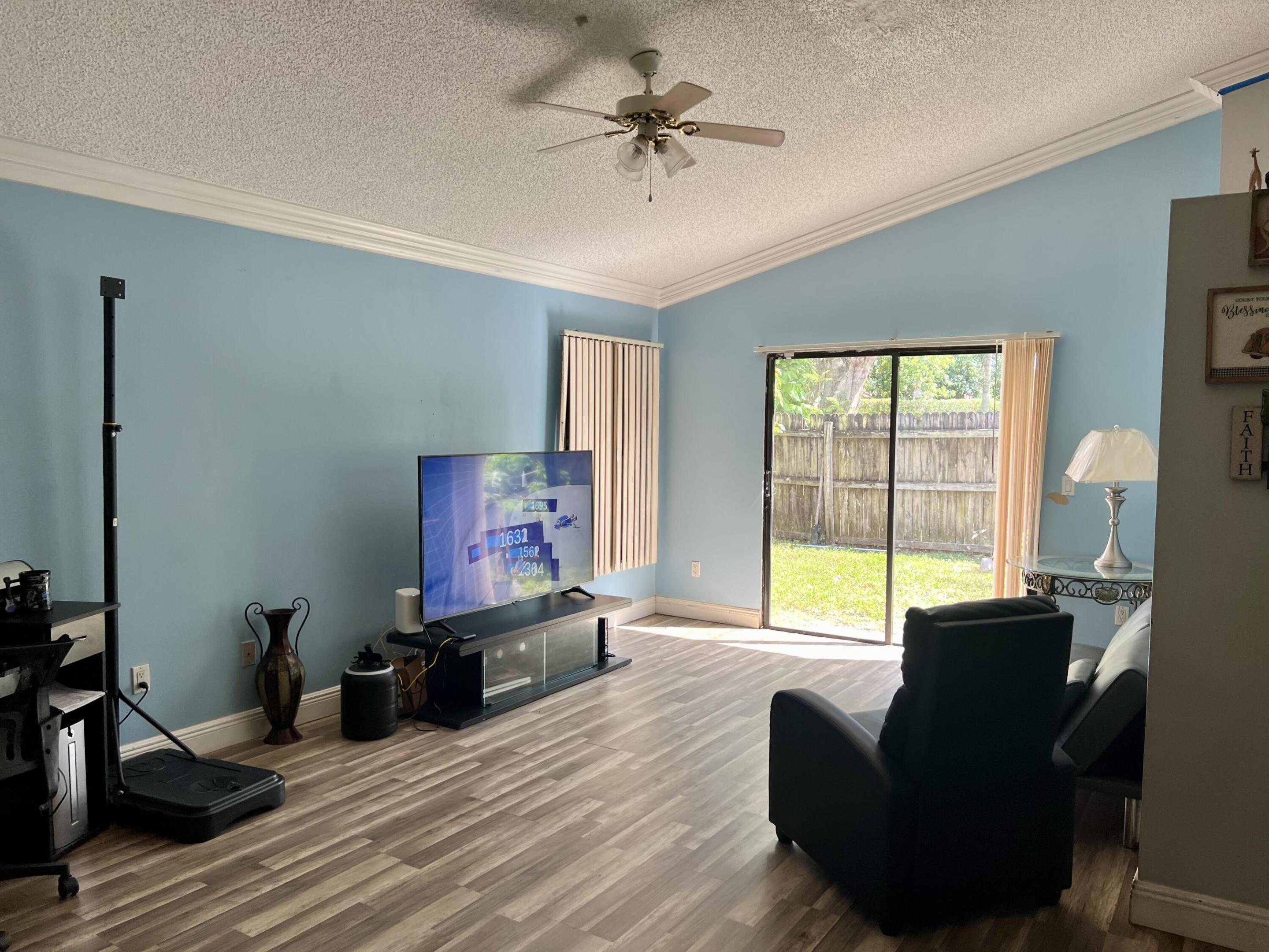 813 E Palm Run Drive, North Lauderdale
