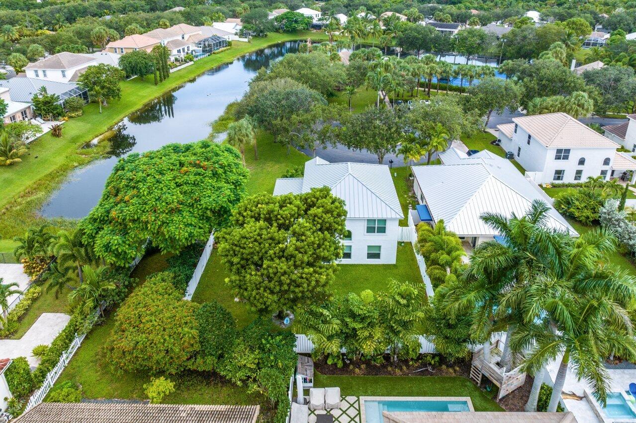 1182 Canoe Point