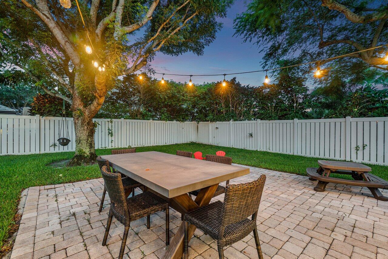 1182 Canoe Point
