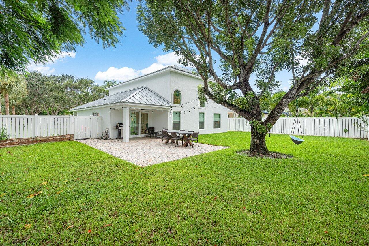 1182 Canoe Point