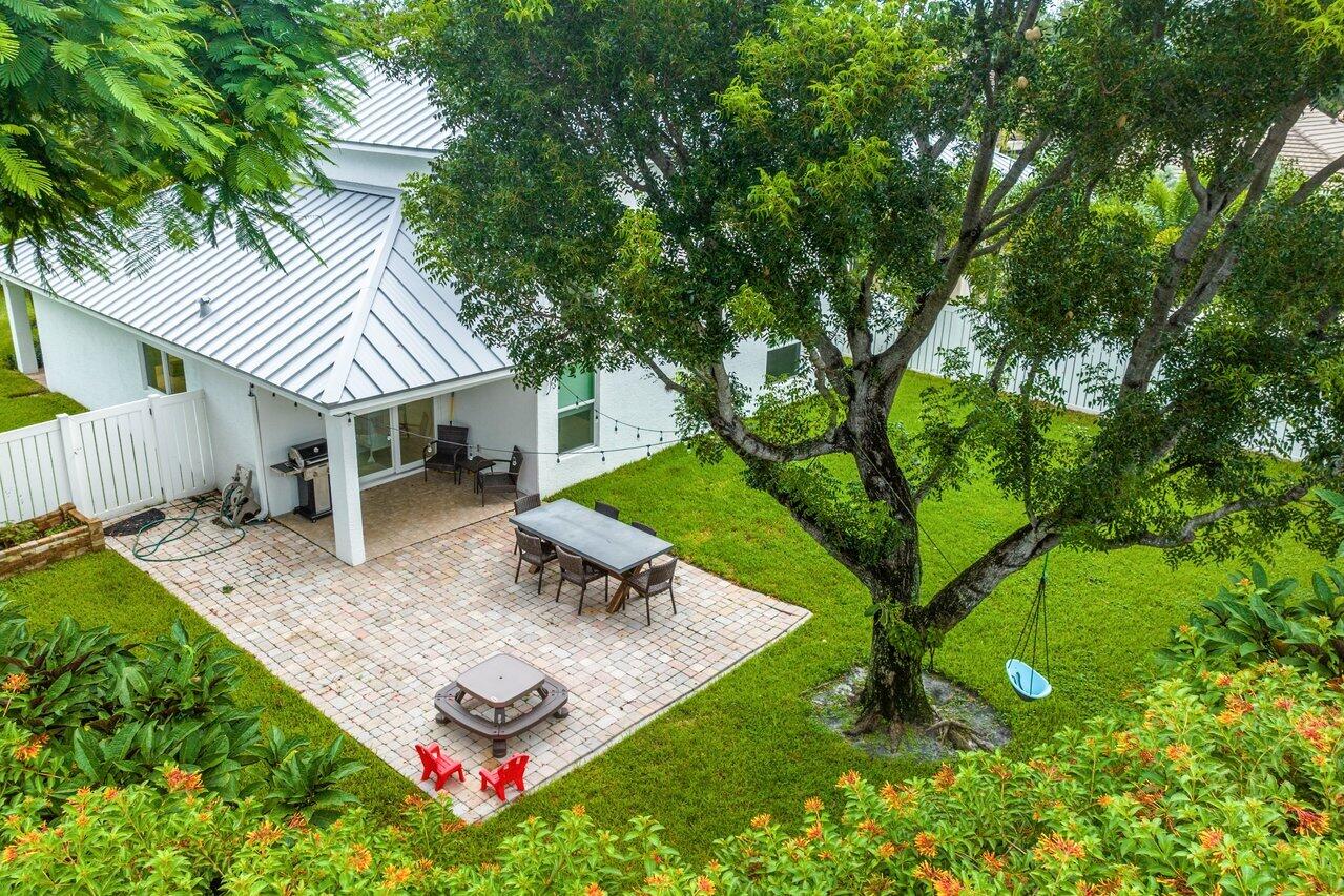 1182 Canoe Point