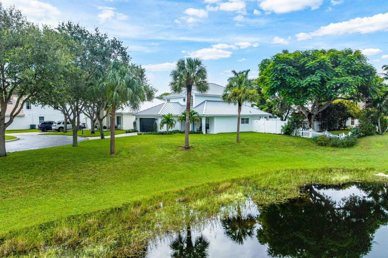 1182 Canoe Point