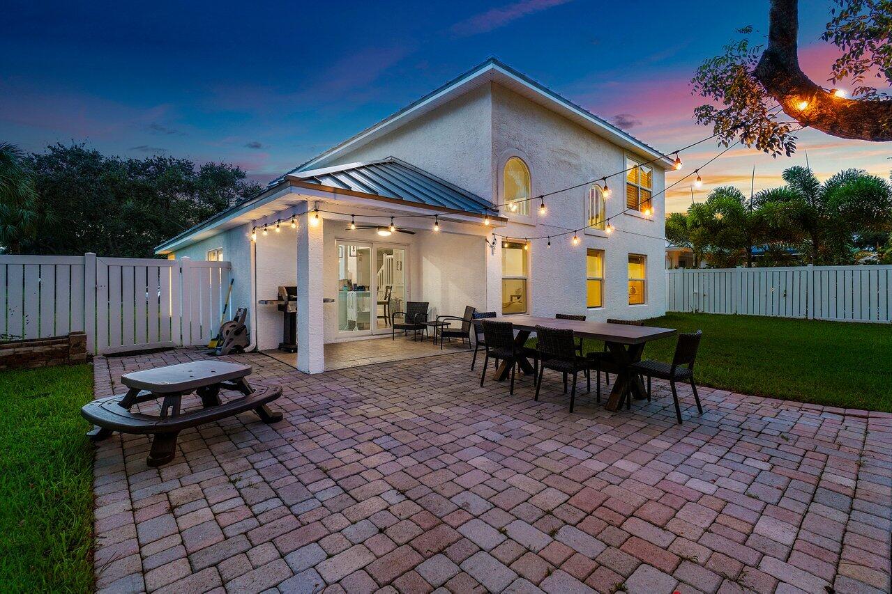 1182 Canoe Point