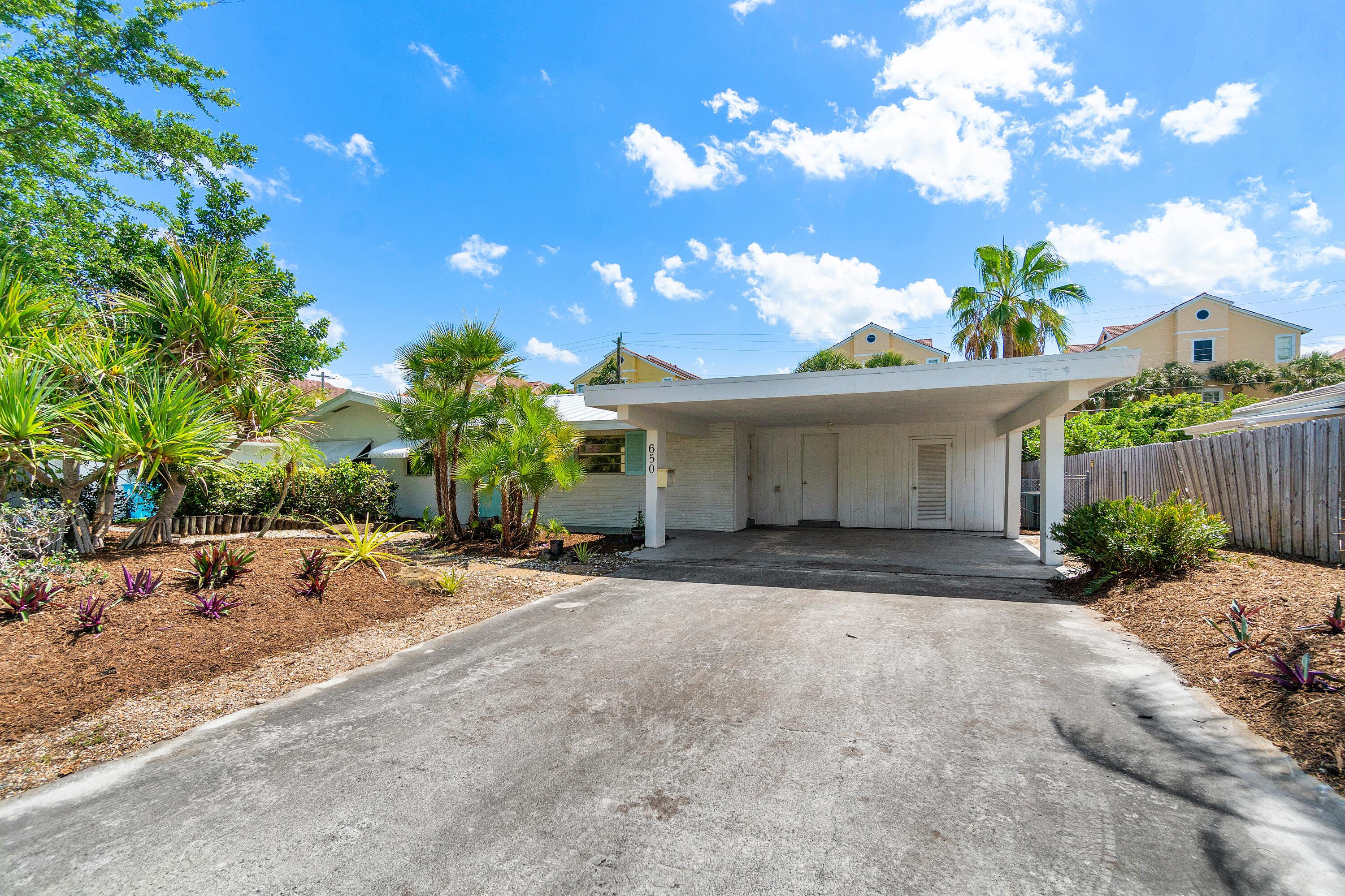 650 Las Palmas Parkway, Boynton Beach
