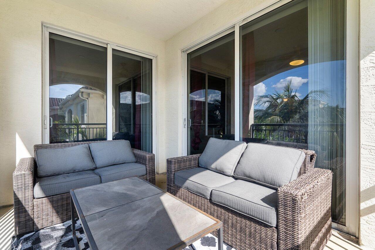 1 Renaissance Way 416