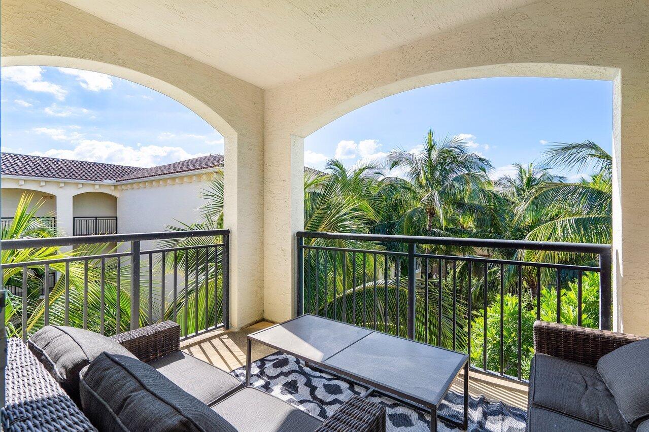 1 Renaissance Way 416