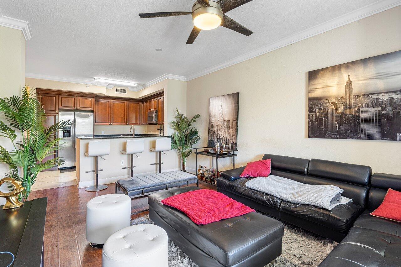 1 Renaissance Way 416