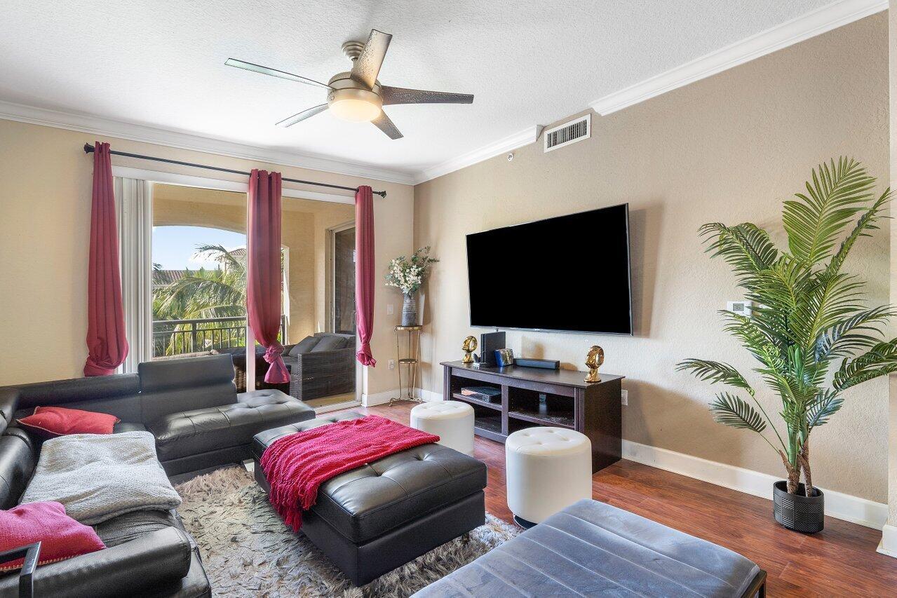 1 Renaissance Way 416