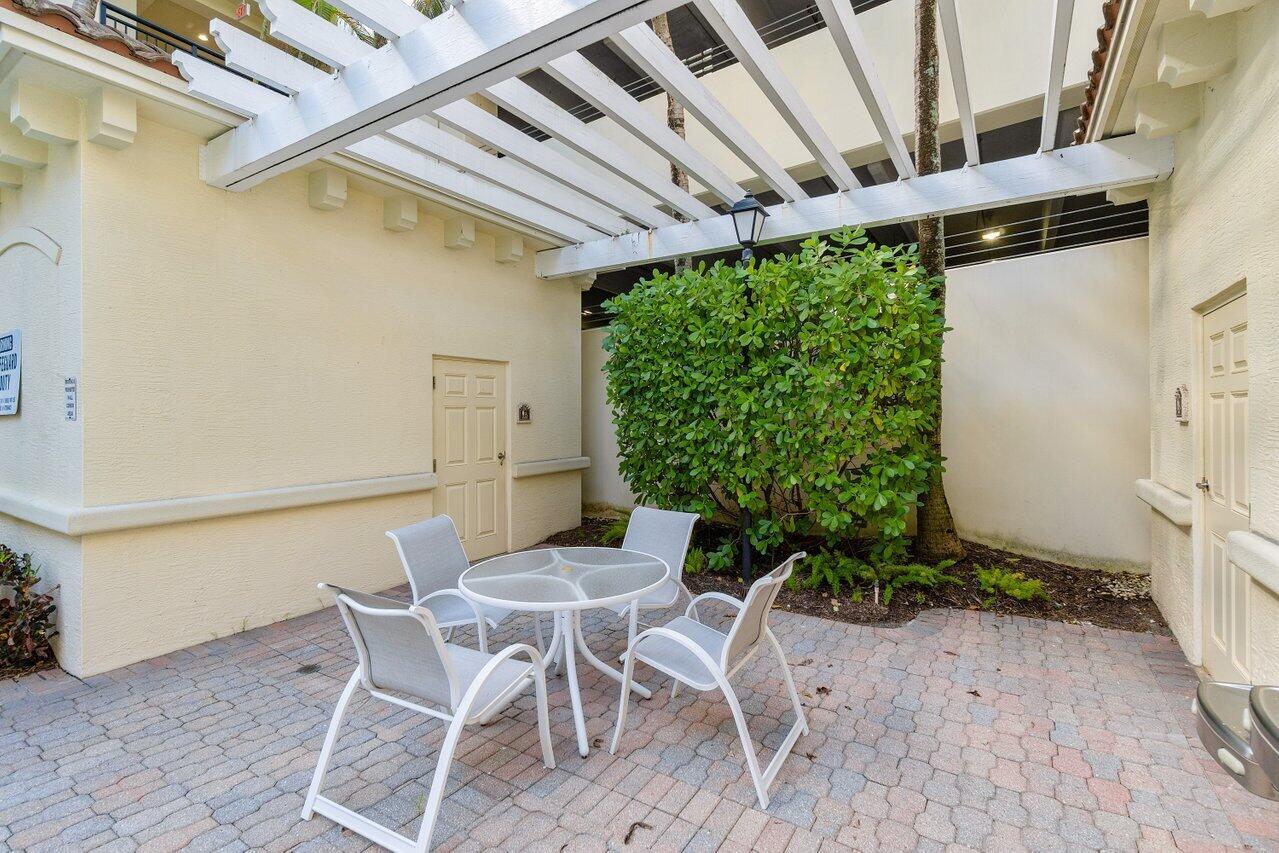 1 Renaissance Way 416