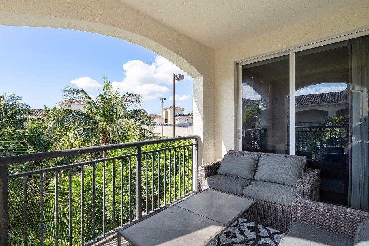 1 Renaissance Way 416