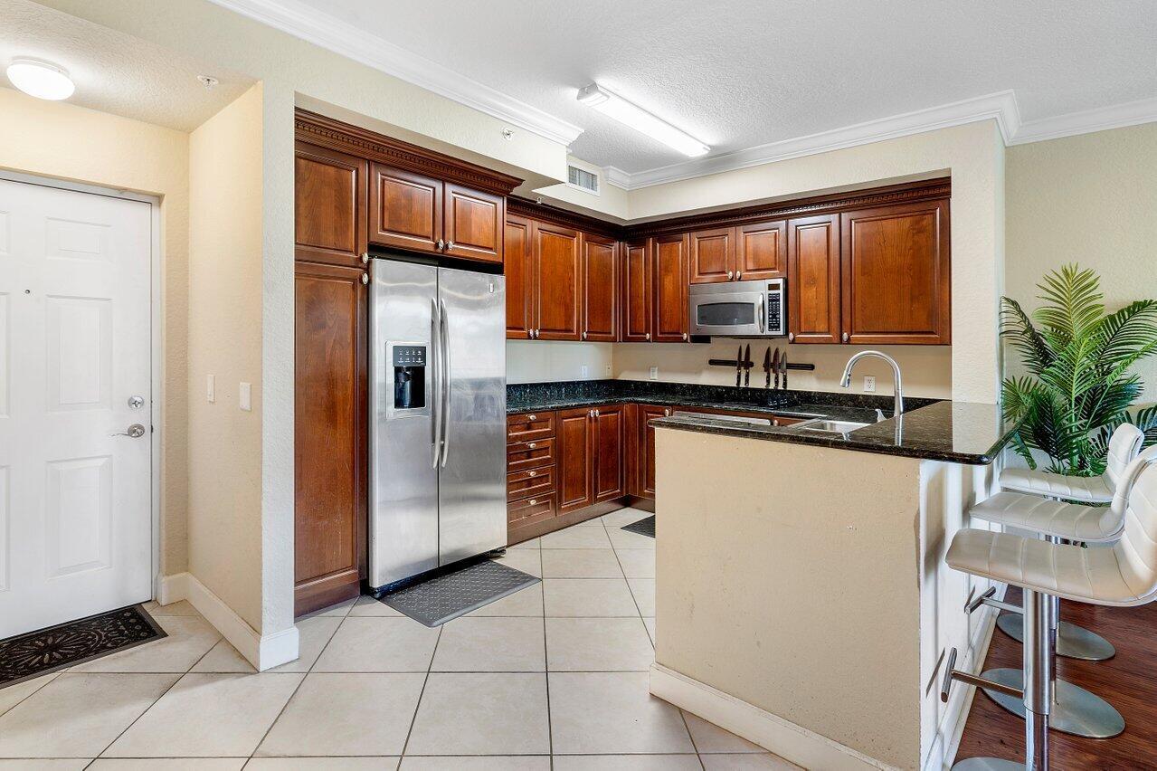 1 Renaissance Way 416