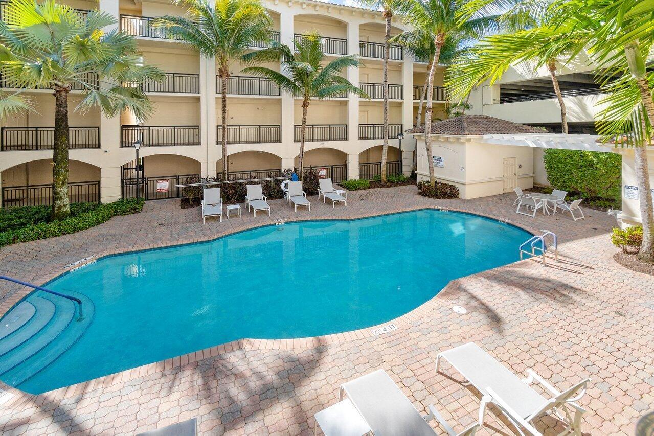 1 Renaissance Way 416