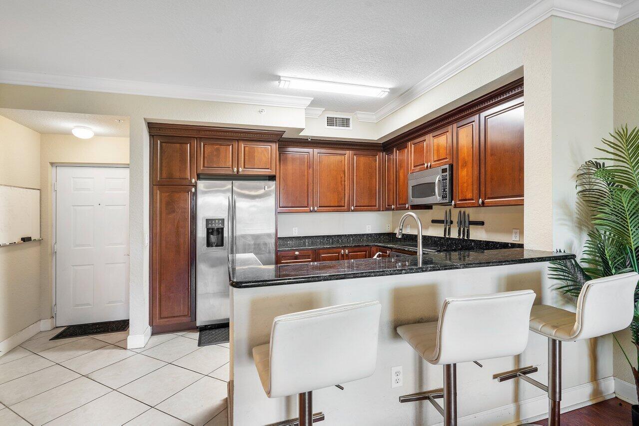 1 Renaissance Way 416