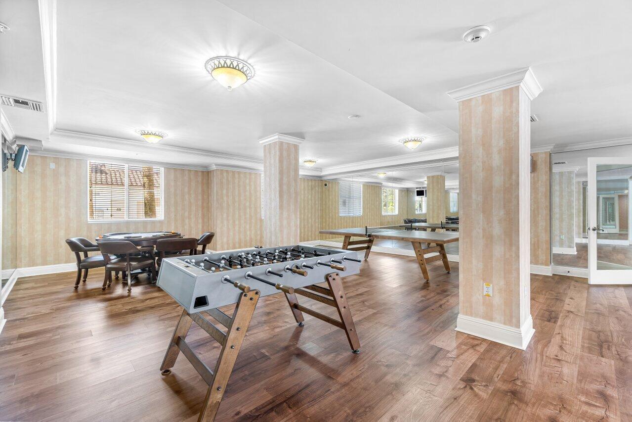 1 Renaissance Way 416