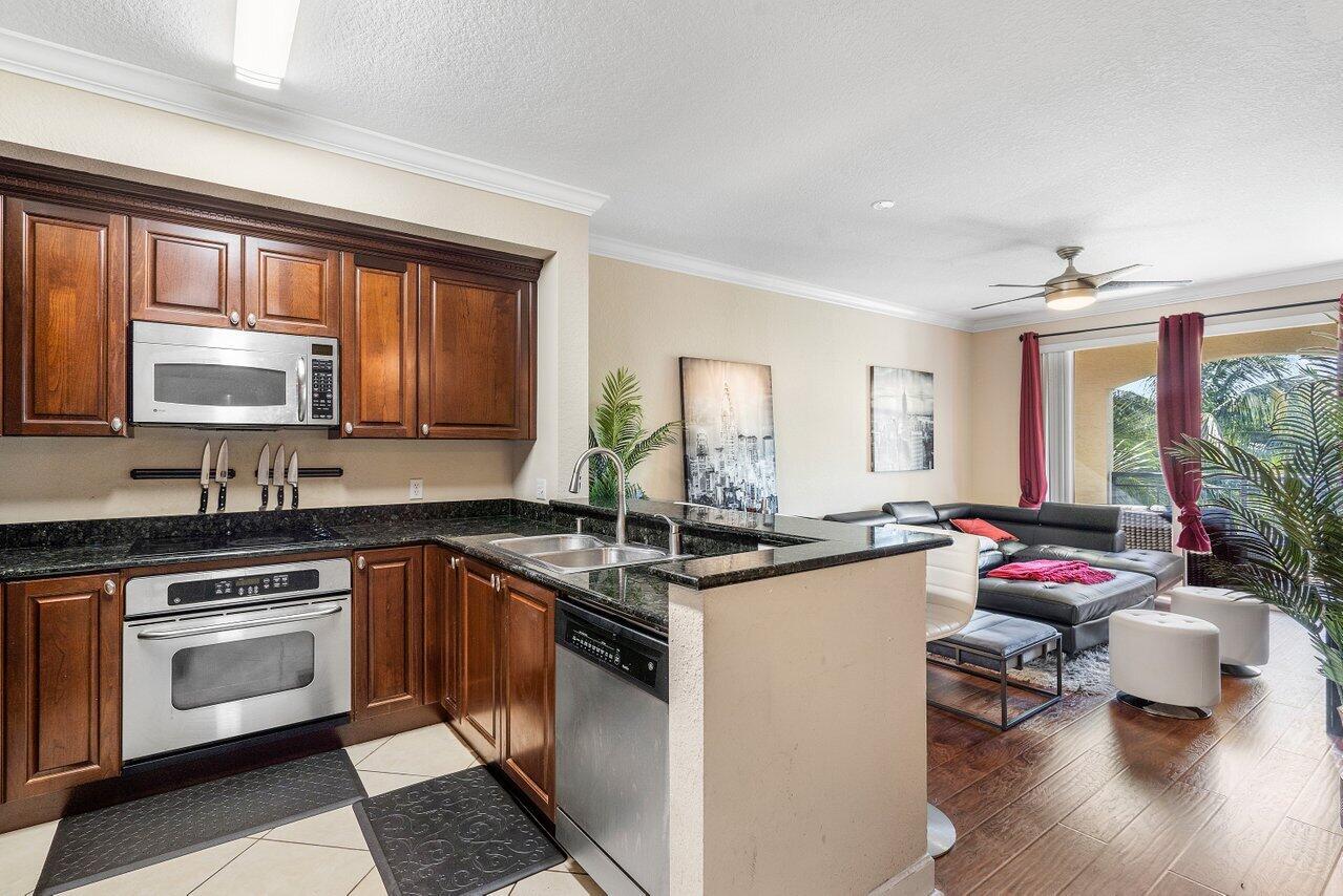 1 Renaissance Way 416