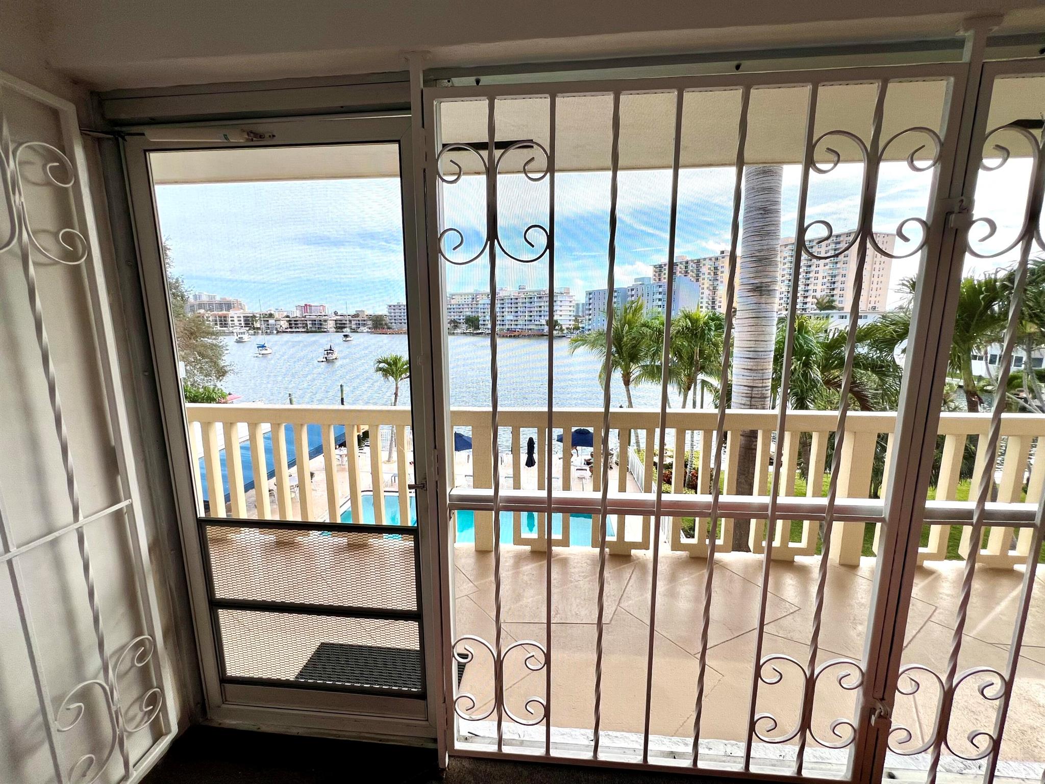 2000 Diana Drive 304