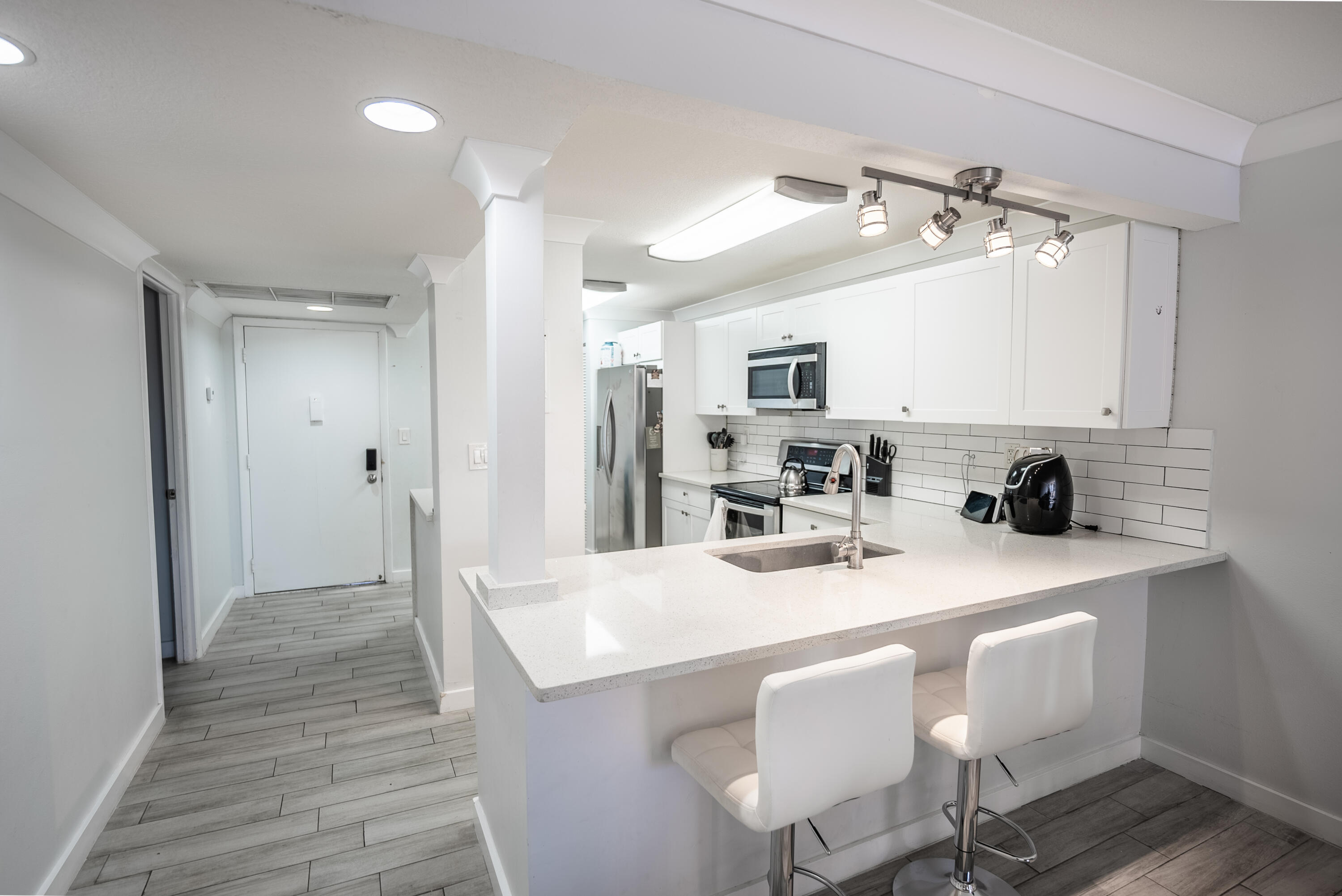 8 Royal Palm Way 203