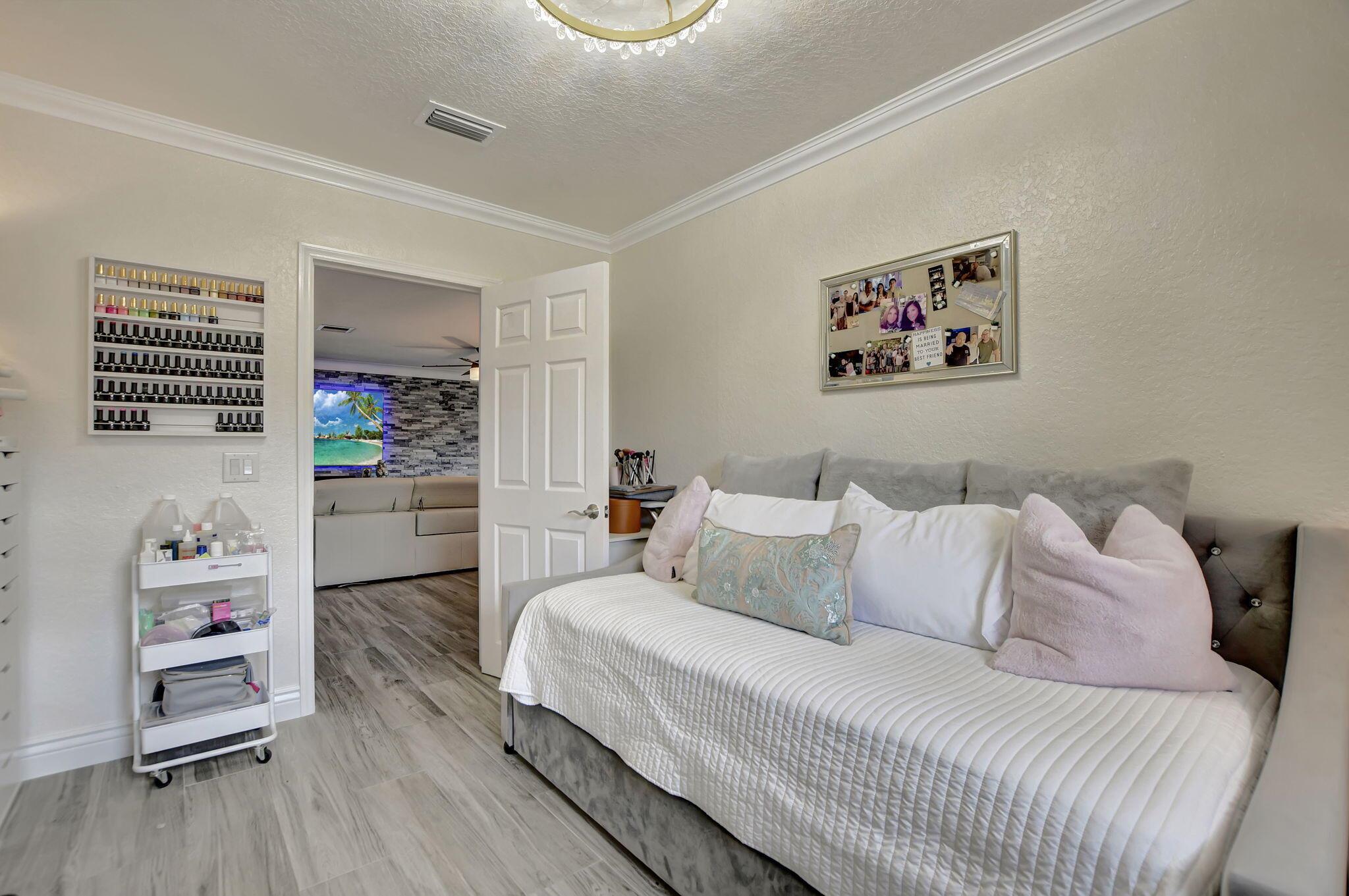 1301 SE 14 Drive