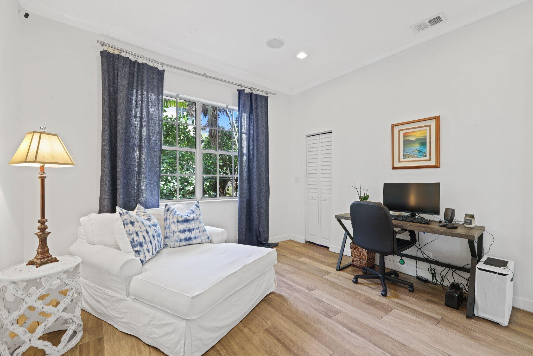 305 SW 17th Street