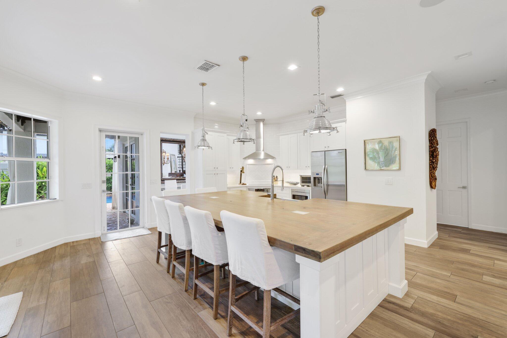 305 SW 17th Street