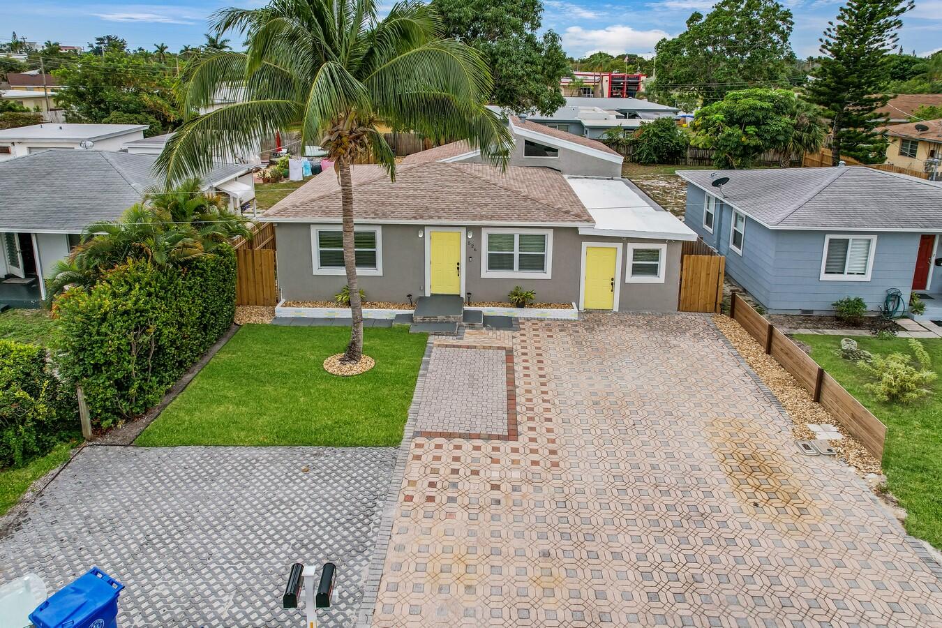 526 W Perry Street A, Lantana