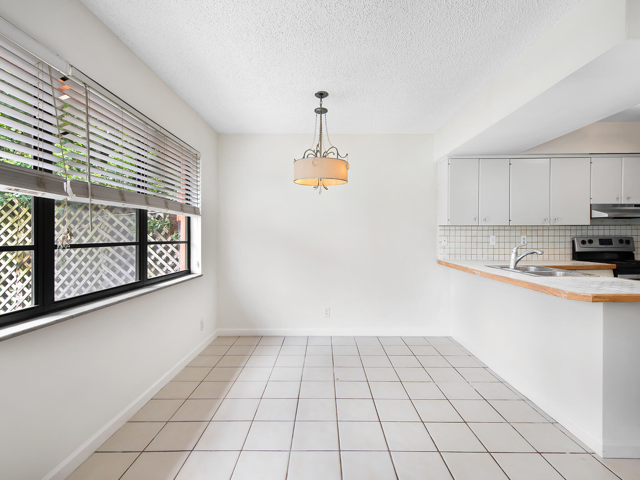 280 NE Wavecrest Way