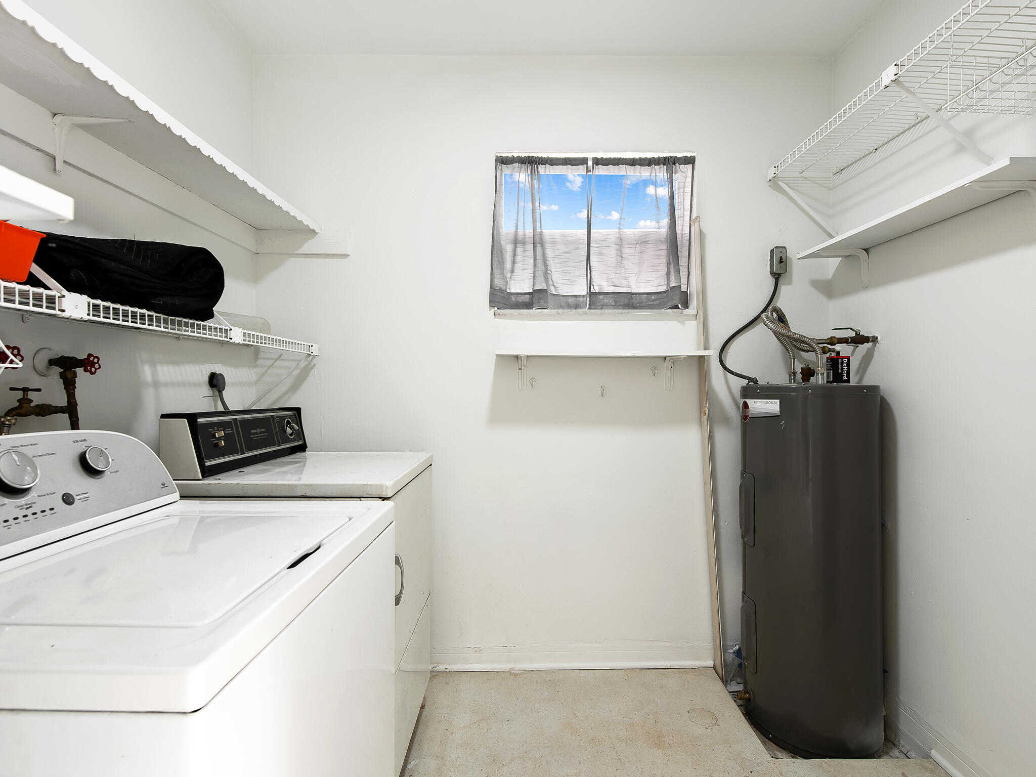 280 NE Wavecrest Way