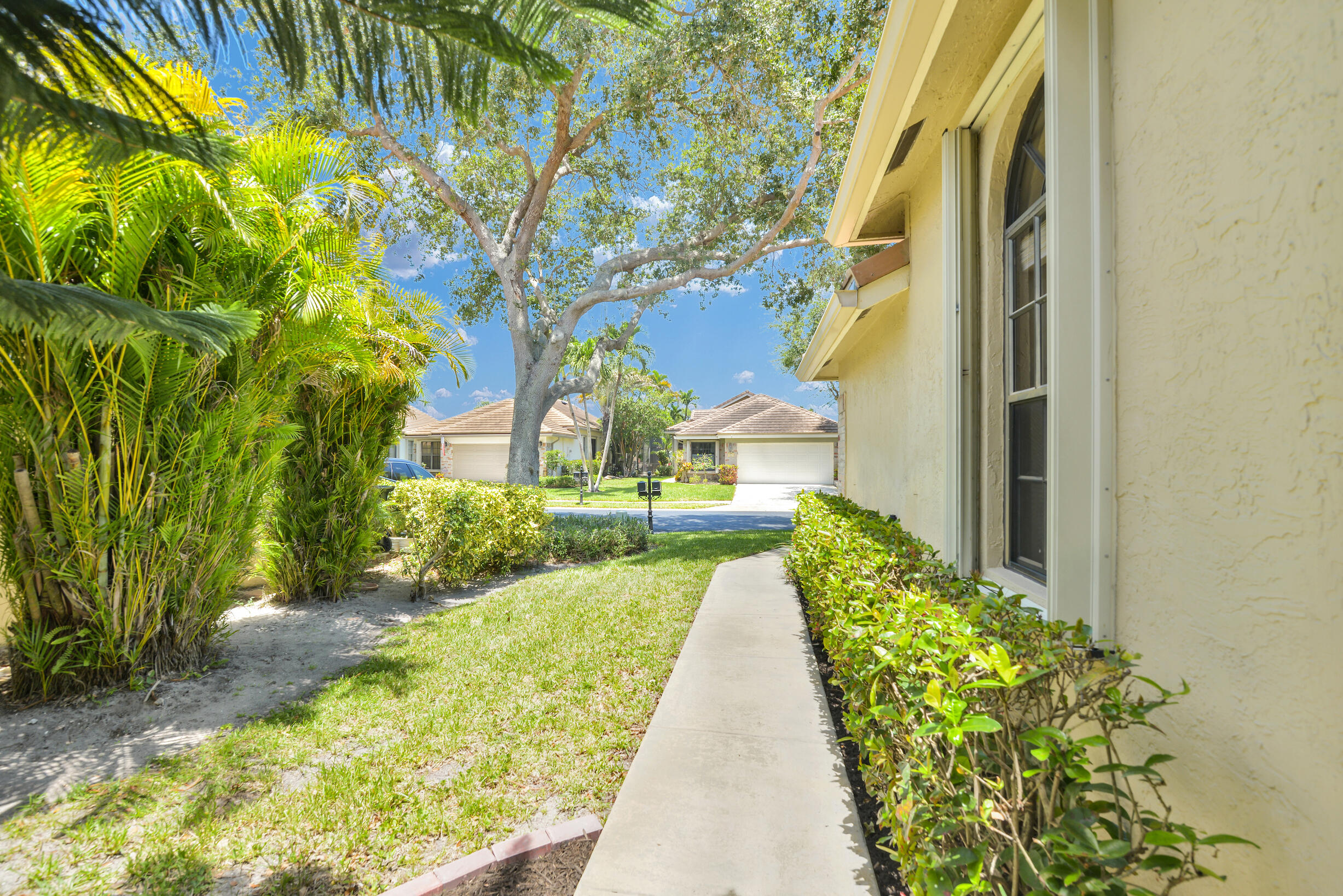 4800 Sherwood Forest Drive