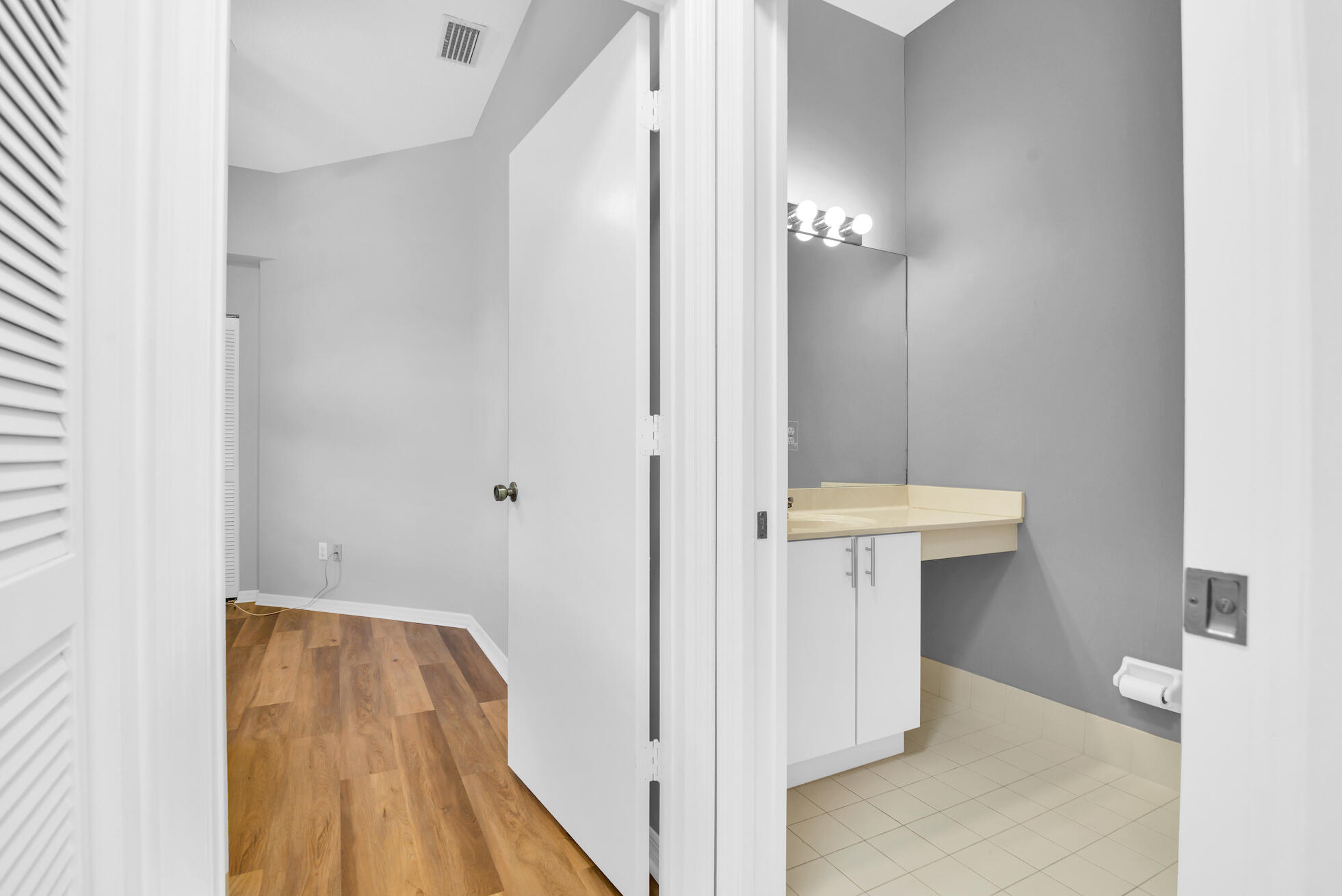 4800 Sherwood Forest Drive