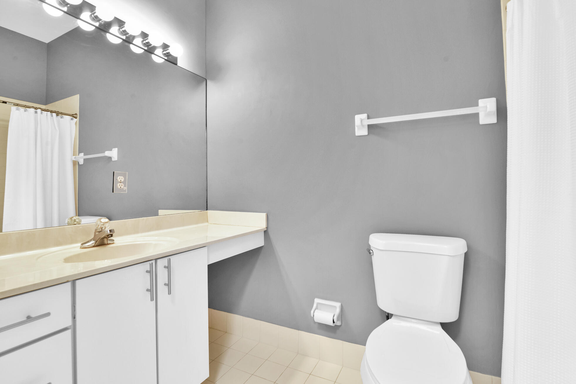 4800 Sherwood Forest Drive