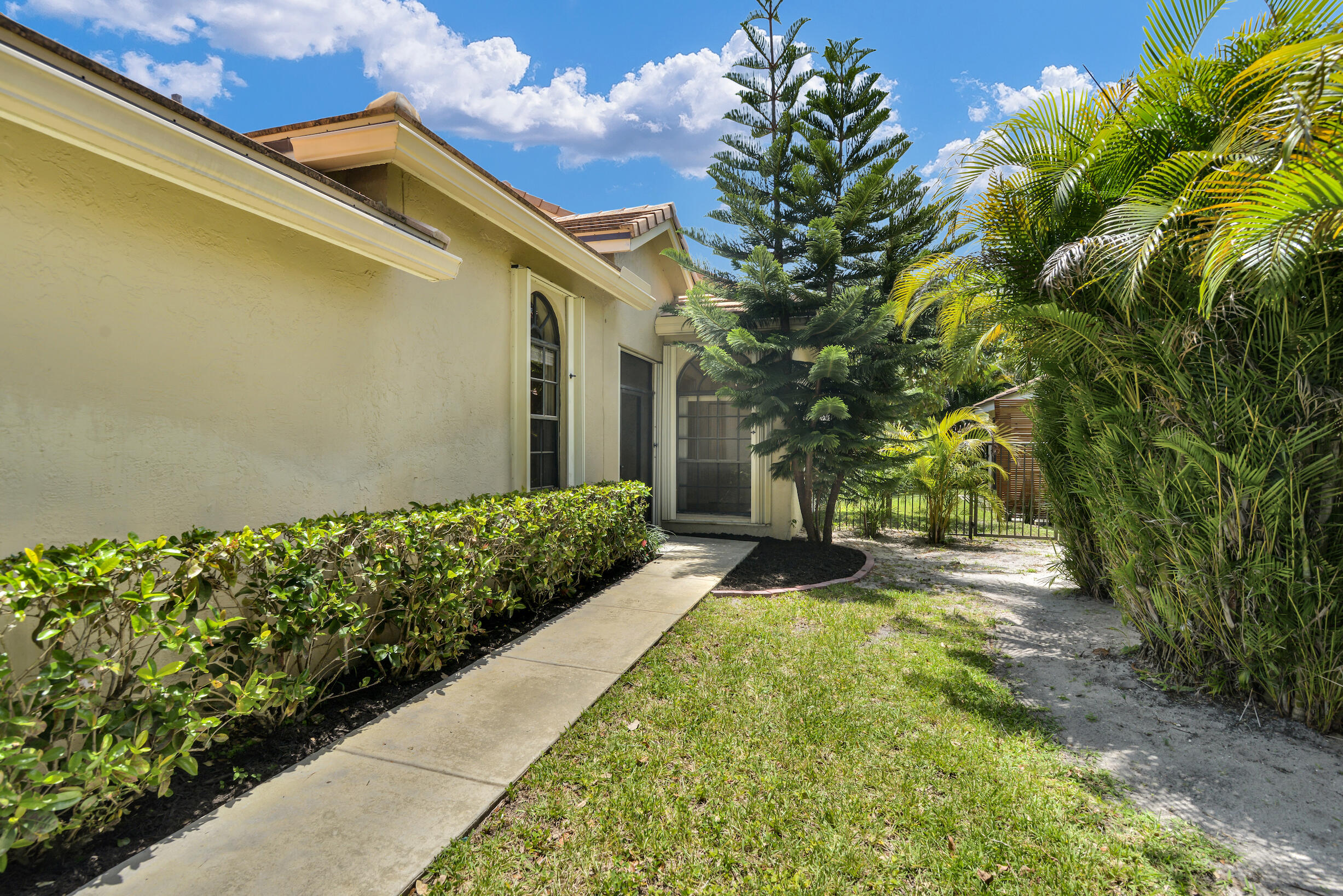 4800 Sherwood Forest Drive