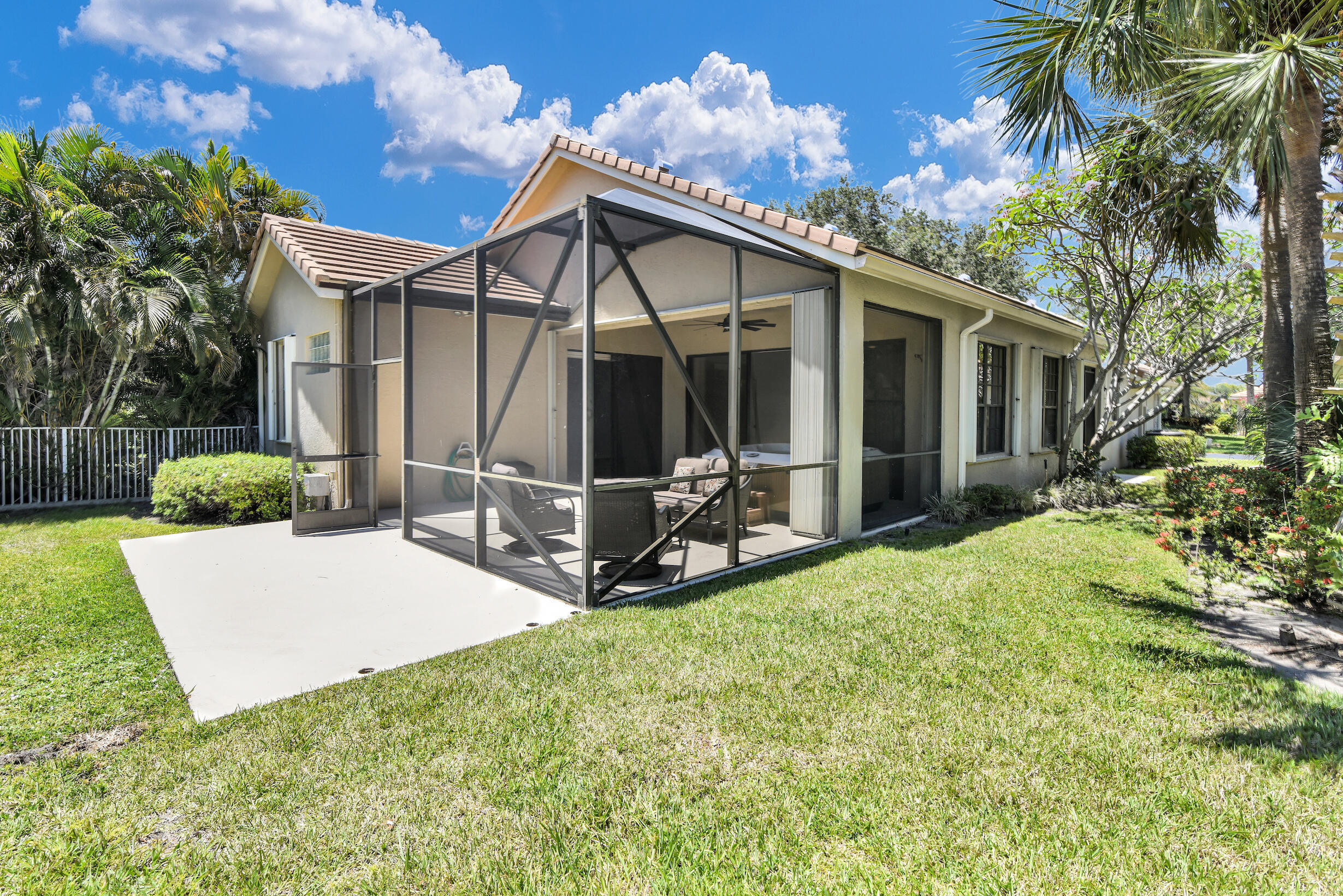 4800 Sherwood Forest Drive