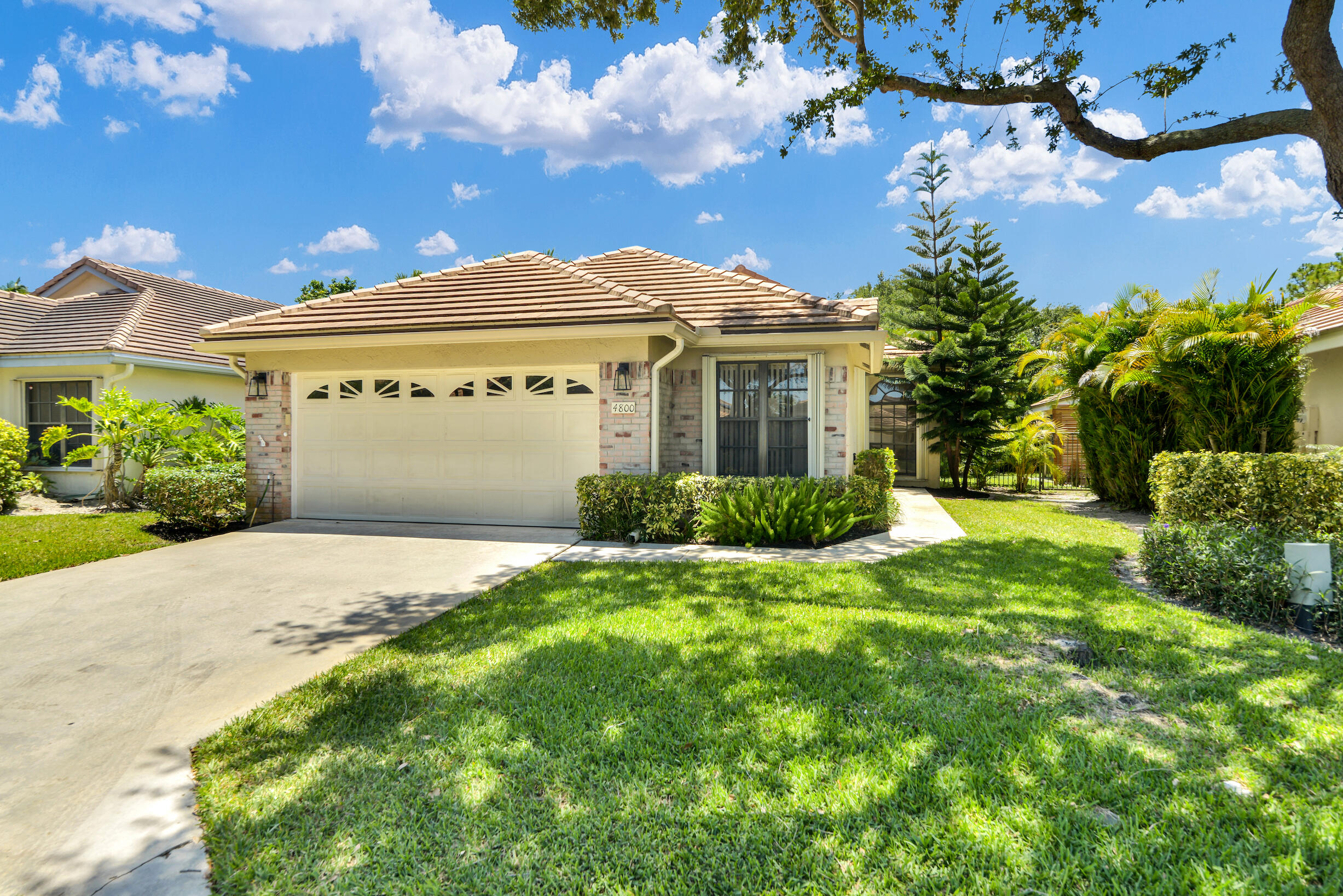 4800 Sherwood Forest Drive